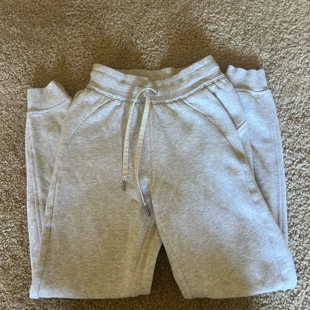 Lulu Lemon Sweat Pants grey size 4